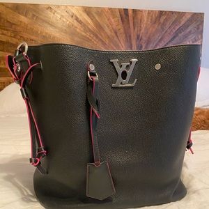 Louis Vuitton LOCKME BUCKET purse/bag black/pink